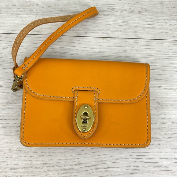 New Without Tags Fossil Leather Wristlet - Picture 1 of 5